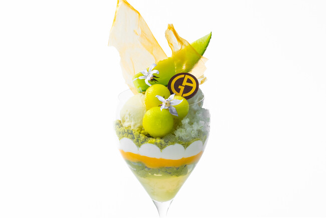 【アルマーニ / カフェ 表参道】メロンに抹茶の余韻が重なる、涼やかなひととき - 5月限定「メロンと抹茶のパフェ」