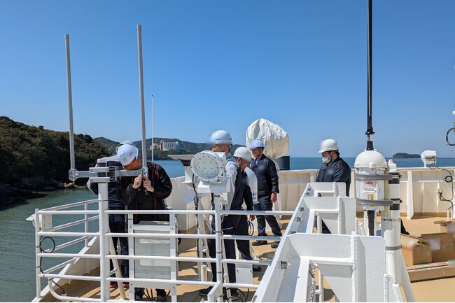 【鳥羽商船高専】練習船「鳥羽丸」で船舶型携帯電話基地局の設置訓練を実施しました