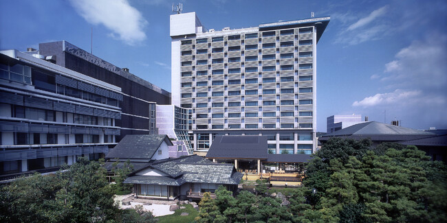 【福井県内旅館初】グランディア芳泉、中小機構「100億企業宣言」を公表