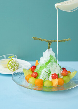 季節ごとに異なる味わいが楽しめる新シリーズがスタート！ 【Ｗフルーツかき氷】第一弾、初夏の始まりに「メロン×さくらんぼ Ｗ（ダブル）フルーツかき氷」