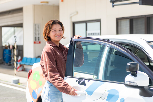 静岡スバル 五輪出場を目指すプロサーファー池田美来選手とパートナーシップ契約を更新