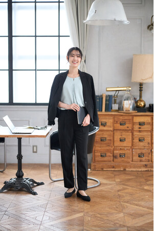 税込11,990円で購入できる はるやま最安値クラス！夏におすすめ レディーススーツ『SOFFICE ハイツイストスーツ』販売開始！