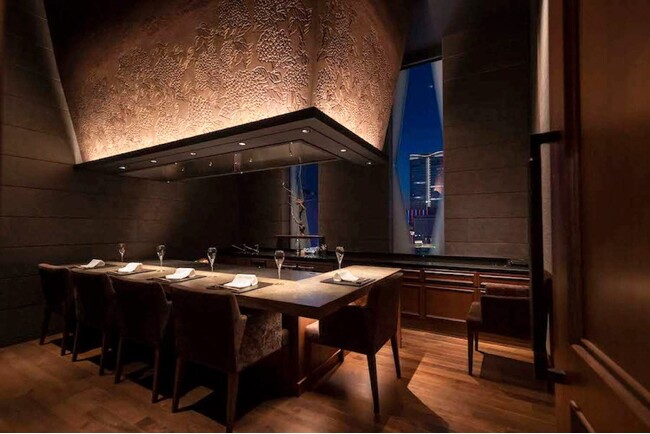 高級日本酒ブランド「HENGE」、鉄板焼の名店と共演。本店山科にて一夜限りのメーカーズディナーを2026/5/17(日)に開催。