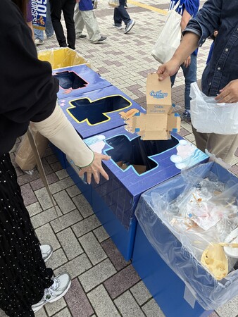 【脱プラ４年目】 プロバスケ「シーホース三河」会場で観客 約500人が分別体験。フード容器を段ボールにリサイクル