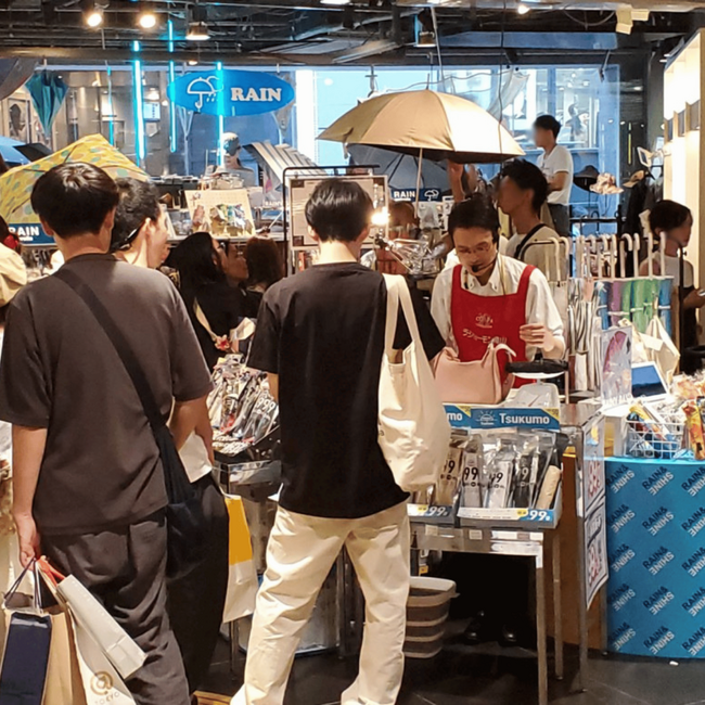 店頭実演販売が再燃！2026年度はさらなる加速で「実演販売の熱狂」を再び