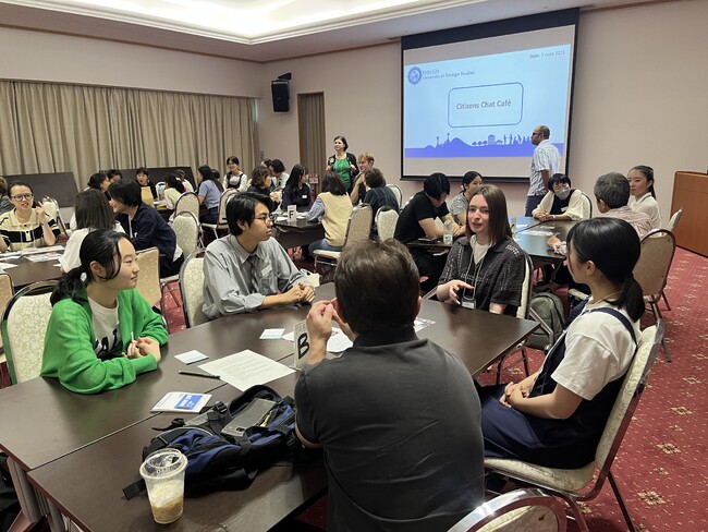 神戸市外国語大学の留学生や大学生と外国語で楽しく話す国際交流イベント「KOBE CITIZENS’ CHAT CAFE」の参加者募集