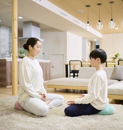 禅でととのう、親子のじかん。親子瞑想クッション「ZAF MOMENT」を5月7日に発売