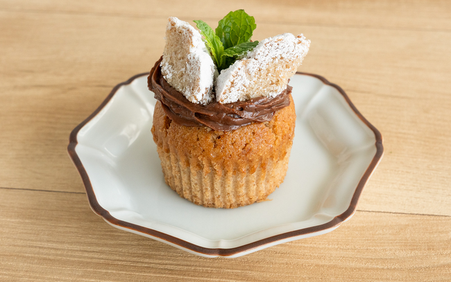 【シナグロ ORGANIC SALAD&CAFE そごう大宮】英国伝統菓子「バタフライケーキ ラズベリーチョコカード」を提供開始