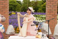 開園45周年企画『あなたの夢叶えます！』実施報告
 11歳の少女が奏でるハープコンサートを開催
「お花の中でハープを弾きたい」という夢を全力応援！