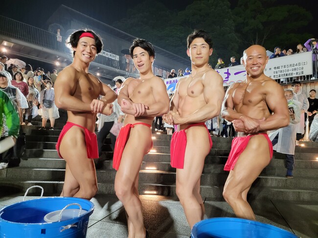 【筋肉×祭り】びしょ濡れ必至！湯河原温泉「湯かけまつり」に筋肉紳士集団ALLOUTが今年も参戦！筋肉盆踊りやお湯かけでマッチョたちが盛り上げる！全国の湯かけ・水かけイベント・フェスも盛り上げます