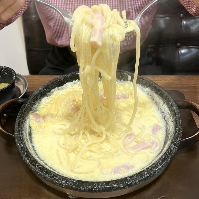 冬から春限定メニュー「石焼きカルボナーラ」が5月前半の人気1位に、好評につき5月31日まで延長