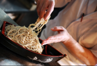 物価高でも“満腹ランチが680円”　新橋発「舟盛り蕎麦」のランチ利用者数が3年連続で増加