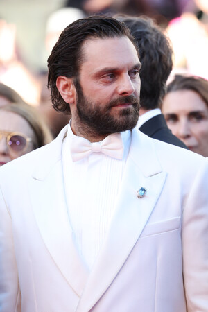 フランスの俳優、ピオ・マルマイがショーメのジュエリーを着用し、第79回カンヌ国際映画祭に登場