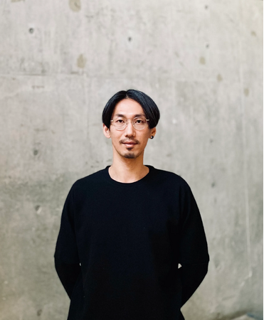 ガラスが導く、「始まり」を探す旅 | 地村洋平 個展「それはまた、次の名前の前にいる」をKOTARO NUKAGA（六本木）で開催