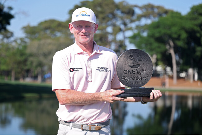 ブラント・スネデカー ブリヂストンゴルフのボールで米国男子ツアー10勝目!