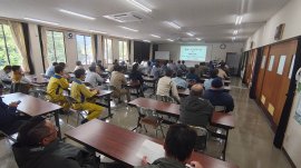 現場見学会での土木関係者(長野県土木施工管理技士会伊奈支部) 現場見学会での土木関係者(長野県土木施工管理技士会伊奈支部)