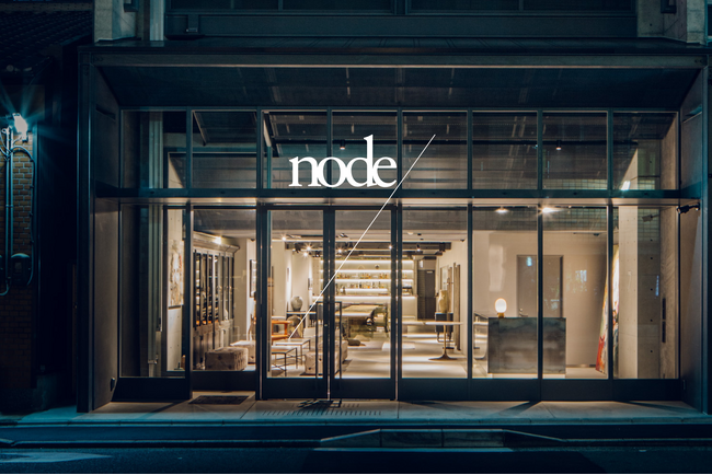 node hotel、森山大道写真展の会期延長を決定、フットウェアブランドOAOとのコラボトートバッグを発表