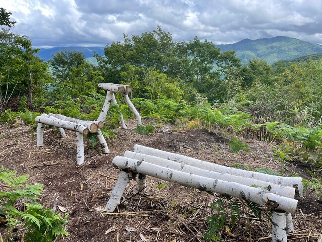 【岐阜県飛騨市】北アルプス一望、標高1,000m超の「天空の特等席」をみんなの手で。天蓋山に新名所「白樺ブランコ」を創り出すDIYプロジェクトを開催