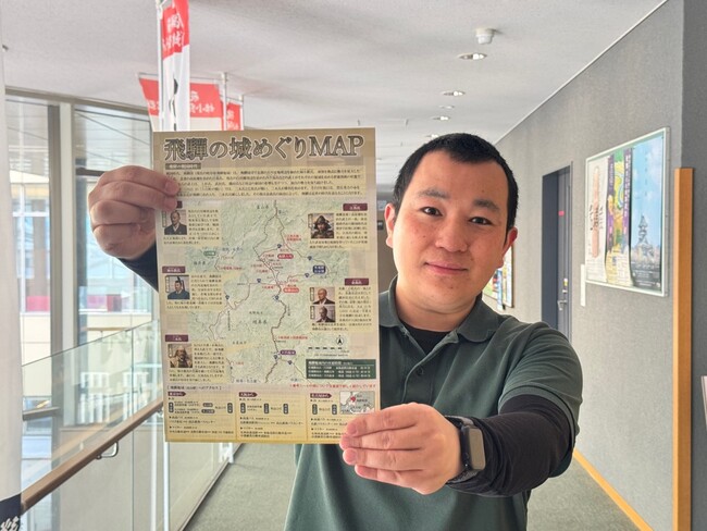【岐阜県飛騨市】飛騨3市1村が結集！戦国武将がAIで蘇る『飛騨全域・城めぐりマップ』が完成～自治体の枠を越えた学芸員たちの熱意と、最新AIが描く武将イラストで巡る飛騨の乱世