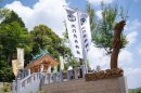 令和8年5月7日に撮影された天乃鳥舟神社の社殿と幟旗 令和8年5月7日に撮影された天乃鳥舟神社の社殿と幟旗