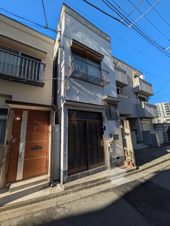【東京都台東区】手線駅近の狭小連棟空き家。単独建て替えが実質不可能な難物件を将来性を見据えて買取