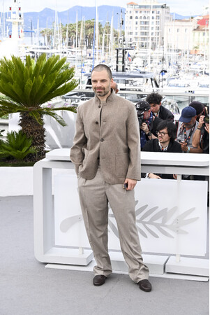 【ロロ・ピアーナ】 セバスチャン・スタンほか、セレブリティがロロ・ピアーナを着用
