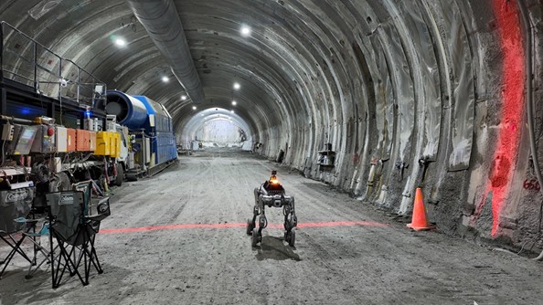 【ポケット・クエリーズ × 鴻池組】山岳トンネル切羽観察における四足歩行ロボットの自律探査実証、実地での有用性を確認