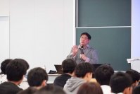 【京都橘大学】 本学客員教授でゲームAIの第一人者・三宅 陽一郎客員教授による特別講義を開催しました