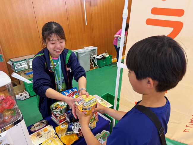 女子サッカー「ザスパ群馬ルミナス」と合同フードドライブ寄贈式　千代田町役場で　6月3日（水）〔群馬〕