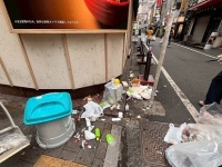 継続的な地域美化活動の一環として 新宿・歌舞伎町の一斉朝清掃活動 ～5月23日 サイエントロジー・ボランティアミニスター・ジャパン主催により開催