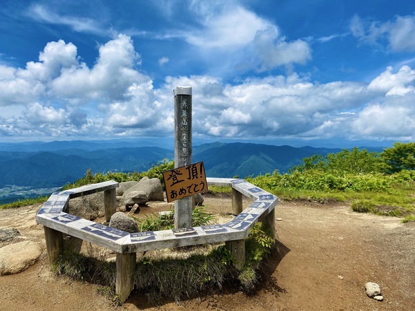 【岐阜県飛騨市】360度の眺望が魅力の天蓋山。参加者と登山道を整備し「また来たくなる山」へ成長させるプログラム開催