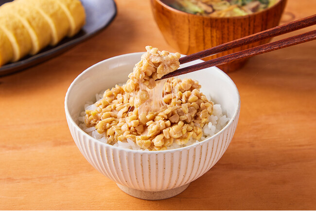 愛知県産大豆100%使用 国産原料にこだわる「自然派Style」から、“豆を味わう”ひきわり納豆が新登場