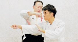 合気道覇天会 藤崎天敬宗家、伝統当身技法を整理体系化した『合気道覇天会・伝統当身七本の型』を公開― 無闇な打倒ではなく、“理合に則った制御”を掲げる合気道覇天会 合気道覇天会 藤崎天敬宗家、伝統当身技法を整理体系化した『合気道覇天会・伝統当身七本の型』を公開― 無闇な打倒ではなく、“理合に則った制御”を掲げる合気道覇天会