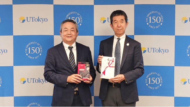 学生の学び支援として、東京大学にドッキングステーション3,200台を寄贈
