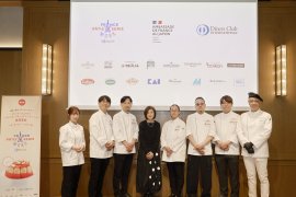 プレス発表会で登壇した注目シェフたち。左から4番目がフランス菓子研究家 大森 由紀子氏 プレス発表会で登壇した注目シェフたち。左から4番目がフランス菓子研究家 大森 由紀子氏