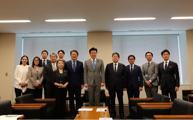 J-Beauty産業の発展のために官民一体となって大臣に申し入れ