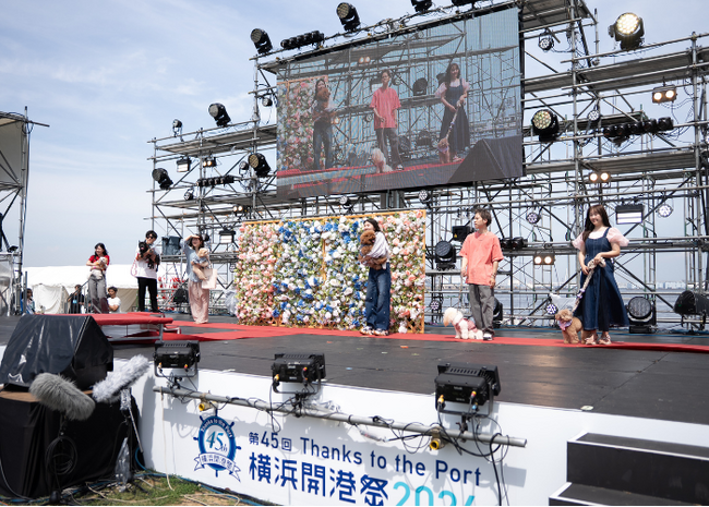 【イベントレポート】Dog Hug Life、横浜開港祭メインステージで『横浜開港祭 DOG FASHION SHOW』を開催！6ブランドが参加し、愛犬と楽しむファッションの魅力を発信