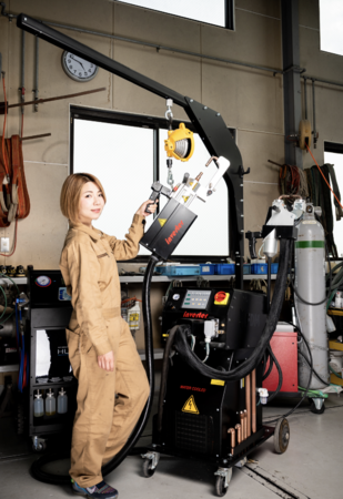 カスタマークラウド、溶接機やフレーム修正機など、板金塗装に特化したプロフェッショナル向け整備機器メーカー エフディエムのスポット溶接機「スーパープント」のSNS展開・WEBプロモーションにおいて連携
