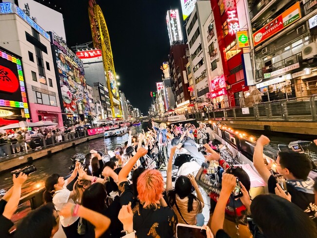 バイハン、道頓堀川で船上ライブとMV撮影大阪ファン熱狂