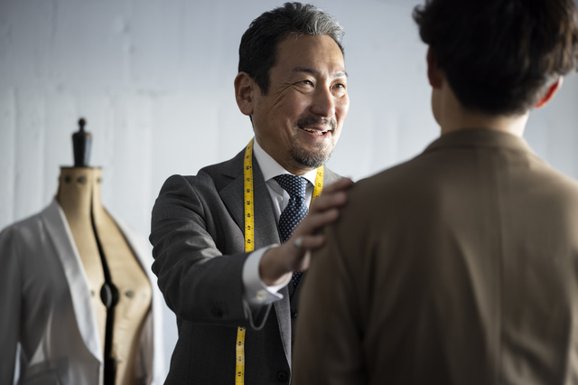 スーツ業界、量から質重視へ転換　「オーダー」が市場けん引　主要7社の売上高は5%減にとどまる　若年層の「勝負スーツ」需要下支え