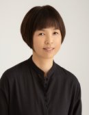 小説家・キュレーター 原田 マハ氏　(C)ZIGEN