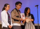 CODE BLUE2025で奨励金を授与されたユーシュエン・ルオ氏(左)、ヨンシュー・ヤン氏(中央)と、レビューボード(審査+プレゼンター)の中島 明日香氏(右) CODE BLUE2025で奨励金を授与されたユーシュエン・ルオ氏(左)、ヨンシュー・ヤン氏(中央)と、レビューボード(審査+プレゼンター)の中島 明日香氏(右)