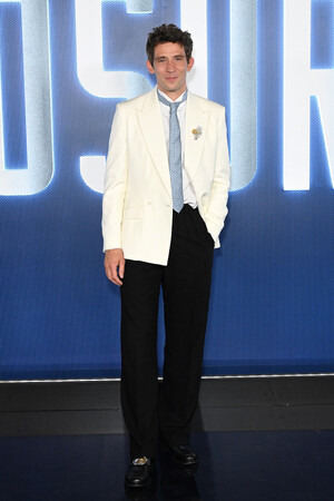【Dior】ジョシュ・オコナーが『ディスクロージャー・デイ』のプレミアでディオールを着用