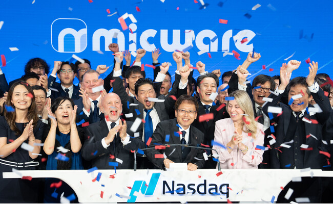 ミックウェア、クロージングベルを鳴らしNasdaq Global Market上場を祝賀