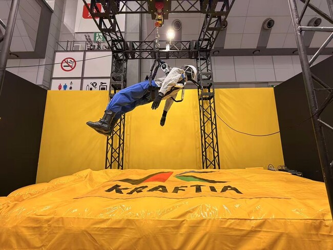 建設・インフラ現場の転落事故を「空気」で防ぐ--セーフティーエアマット、JECA FAIR 2026で実演