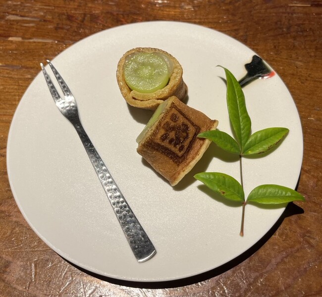 和菓子屋が売ったのは“あんこ”ではなく“皮”でした。お亀堂の「あん巻きの皮」から生まれた、人気和食店の新デザート