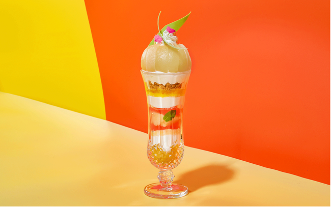 【ホテルグランヴィア岡山】ひんやり、涼しいホテルで味わう夏。岡山が誇る夏の恵みを映した「岡山県産白桃パフェ」