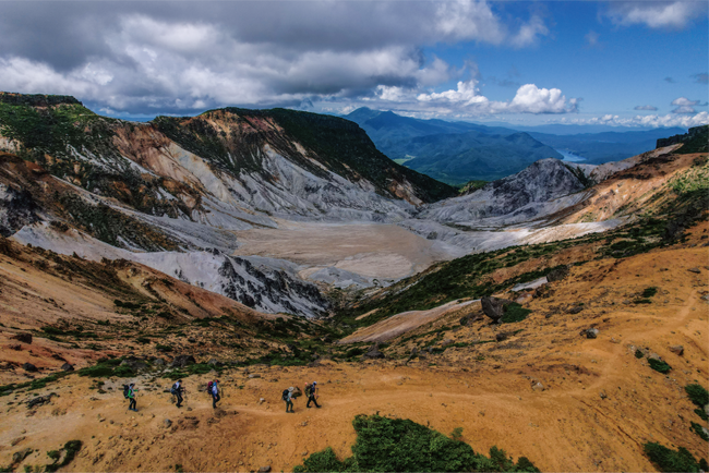 【2026/6/26（金）～27（土）】安達太良山の登山道保全＆巨大クレーターを巡る活火山トレッキングを開催！｜finetrack（ファイントラック）