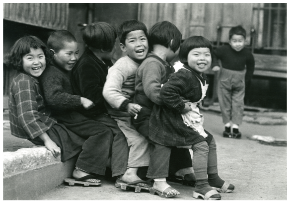 【あーすぷらざ】写真展「写真家がとらえた昭和のこども」