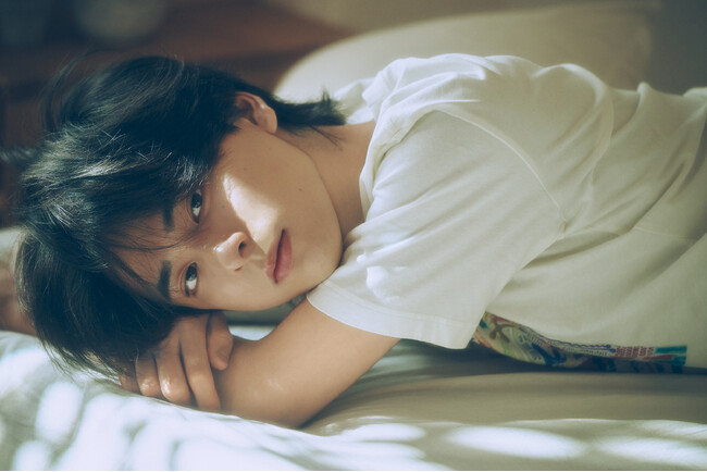 大友至恩が1st写真集を19歳の誕生日に発売！ 青年から大人になる過程を写真世界で表現